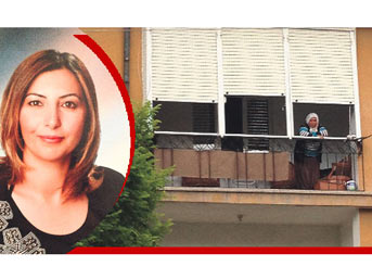 Kızının katilini balkonda bekliyor