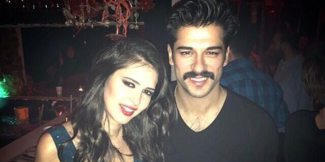 Burak Özçivit'ten ayrılmadık pozu