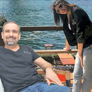Gönlünü güzel organizatöre kaptırdı
