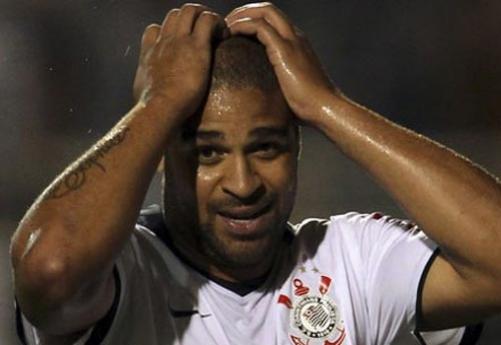 Adriano'yu otel odasına kapattılar!
