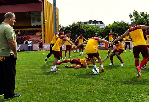 Fatih Terim'den 8 futbolcuya uyarı!
