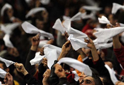 58. dakikada görülmemiş protesto!