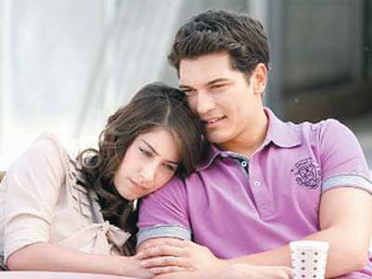 Hazal Kaya - Çağatay Ulusoy