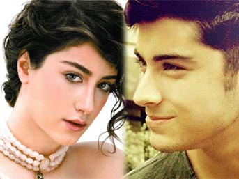 Hazal Kaya ve İkizi