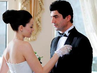 Özcan Deniz ve Fahriye Evcen Çekimlerde 5 Saat Öpüştü